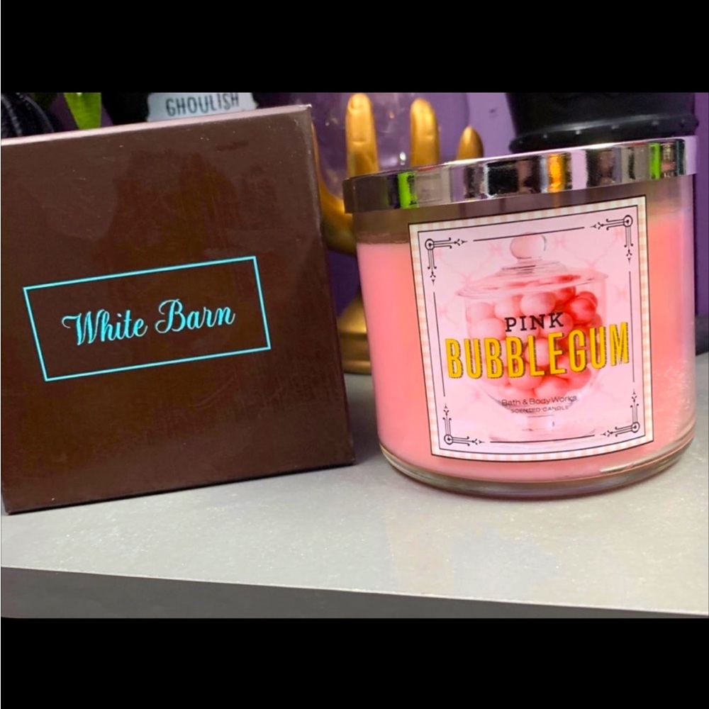 Bath and body works pink bubble gum candle
